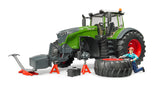 Fendt 1050 Vario with mechanic and workshop equipment