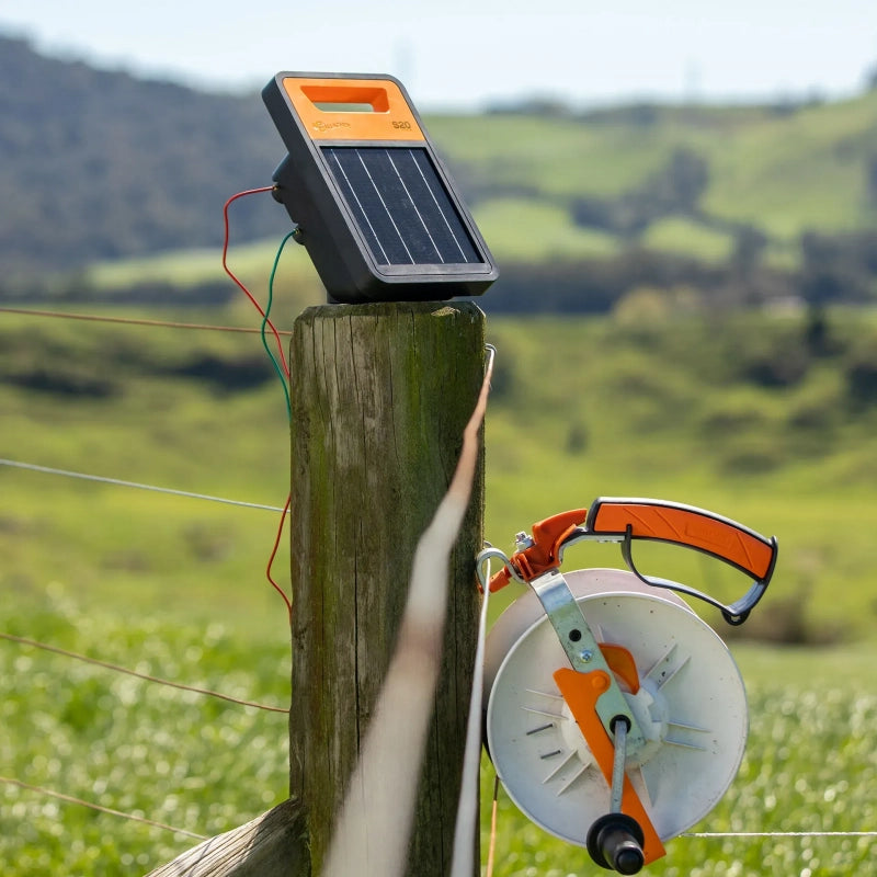 Gallagher S20 Solar Powered Energiser Inc Lithium Battery