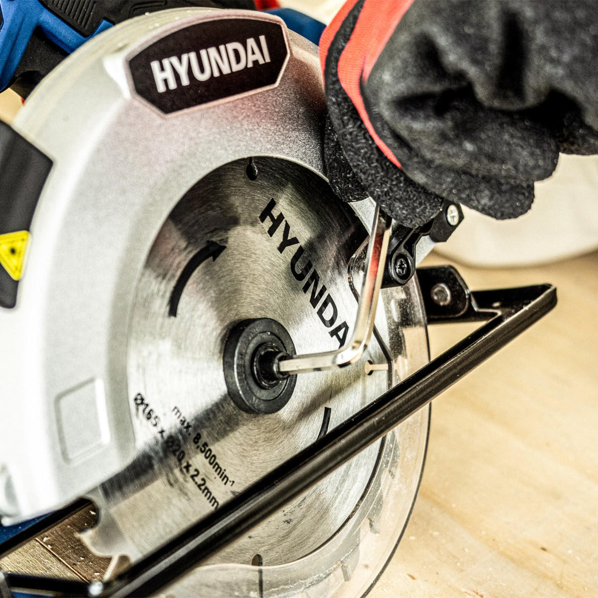 Hyundai 20V MAX Li-Ion Cordless 4Ah Circular Saw | HY2183