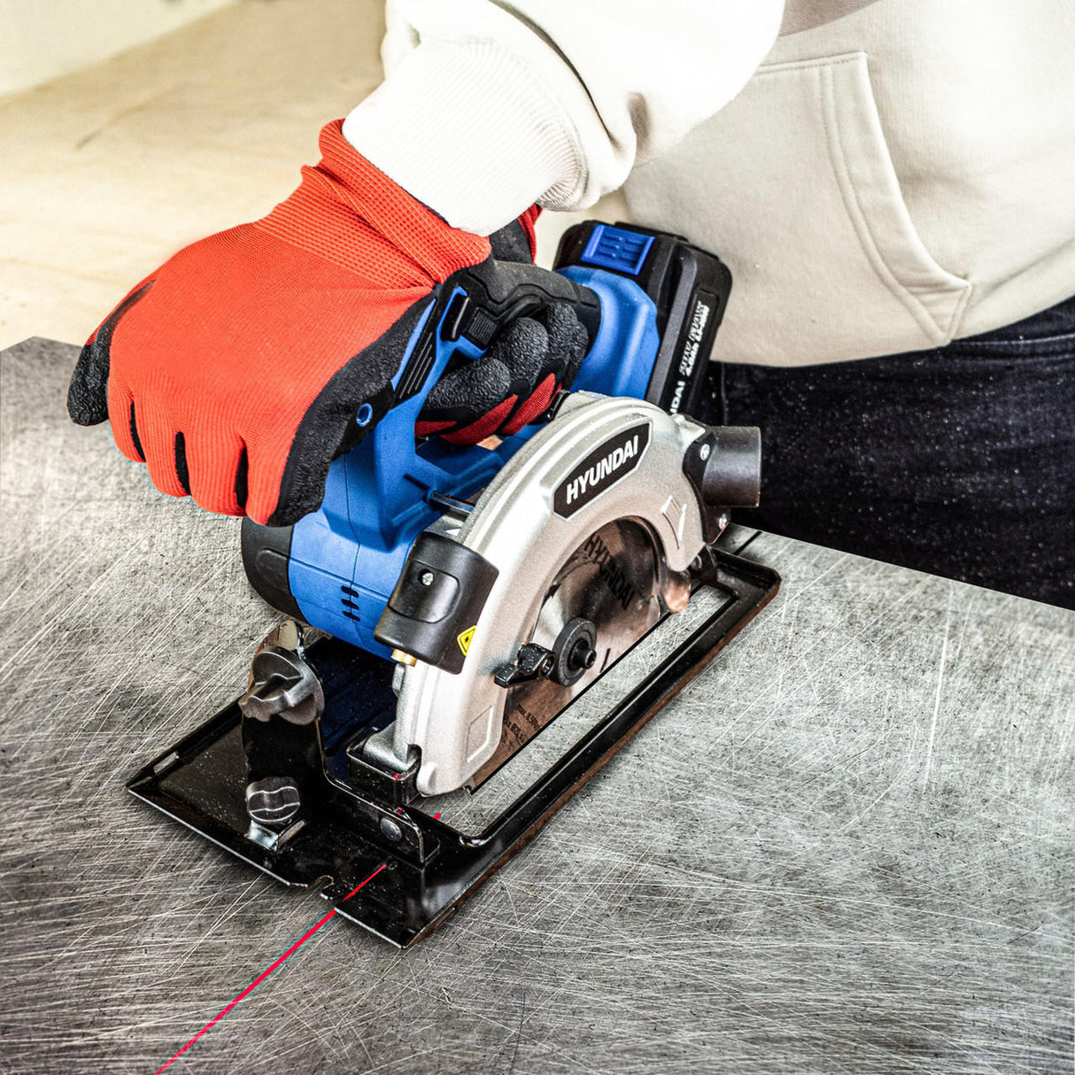 Hyundai 20V MAX Li-Ion Cordless 4Ah Circular Saw | HY2183